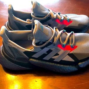 ADIDAS BOYS SIZE 6 NEVER WORN